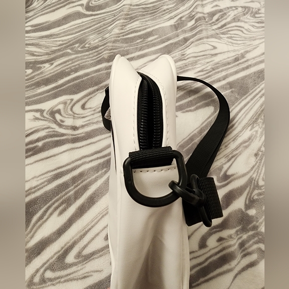 Small White Ghost Crossbody Bag - Picture 4 of 5
